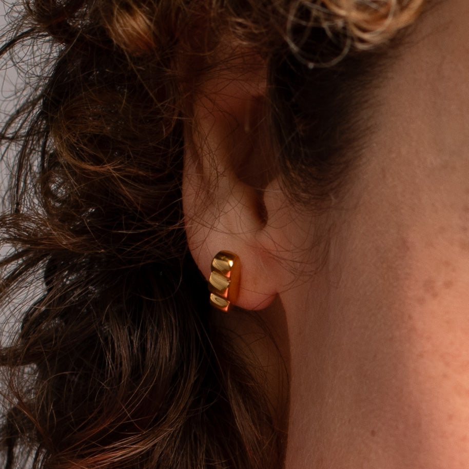 Scallop Post Earrings [gold vermeil]